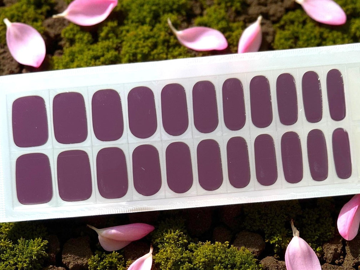 Plum Perfect Gel Nail Polish Strips: No UV Light, Easy Application
