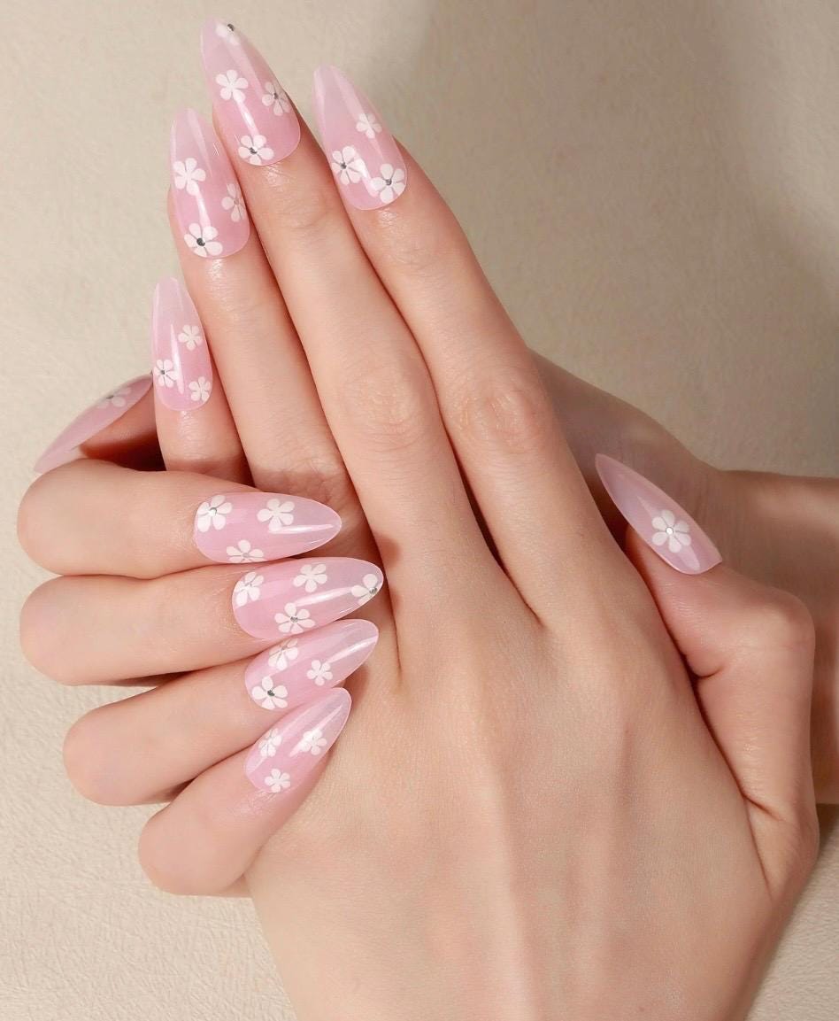 Delicate Daisy Gel Nail Polish Strips: No UV Light Needed. Non-toxic easy to apply.
