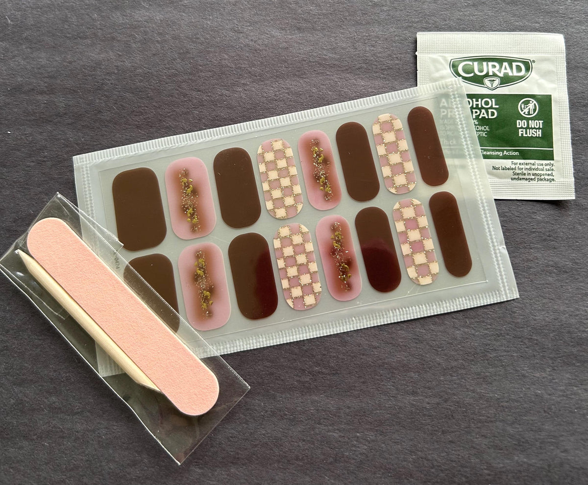 Chocolate Checkmate Glitter Nail Polish Strips: Non-Toxic Nail Art