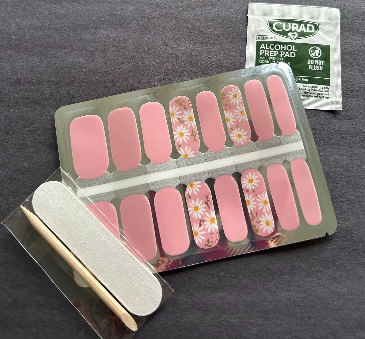 Daisy Dream Nail Polish Strips: Non-toxic Floral Nail Wraps
