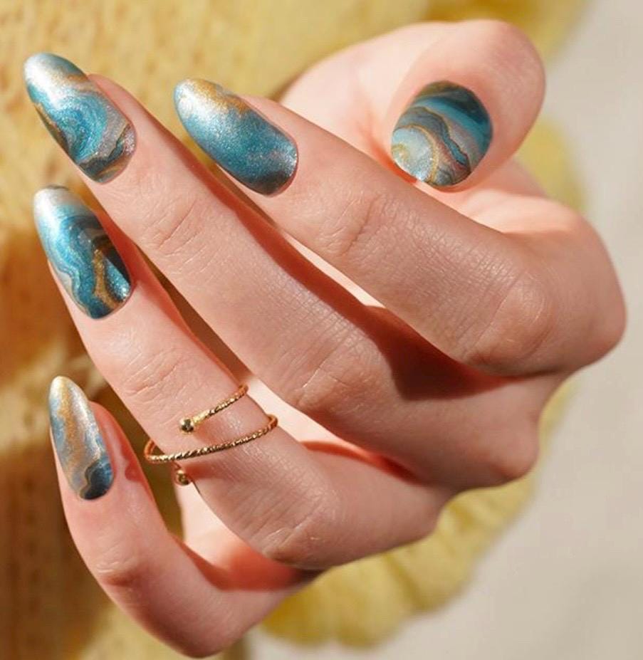 Teal Agate Marble Nail Polish Strips: Easy DIY Nail Art