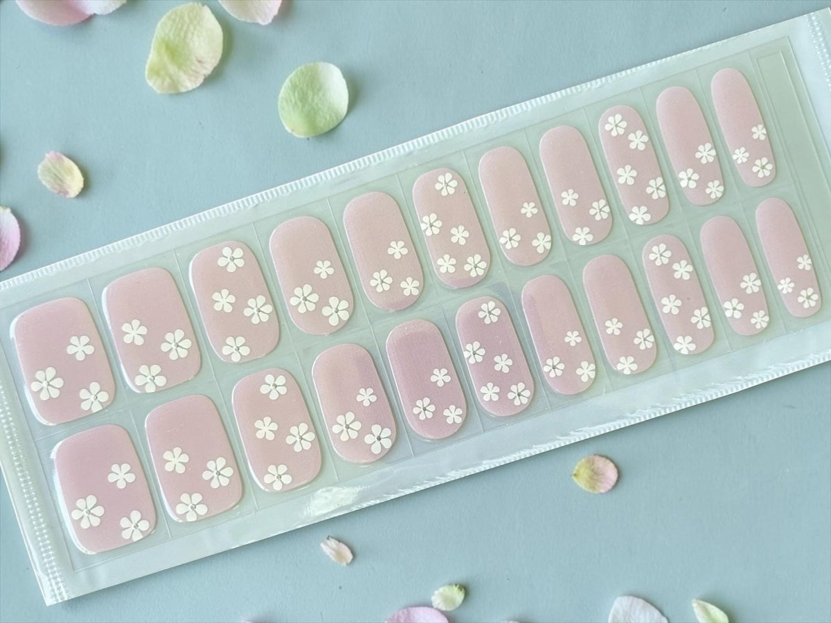 Delicate Daisy Gel Nail Polish Strips: No UV Light Needed.  Non-toxic easy to apply.
