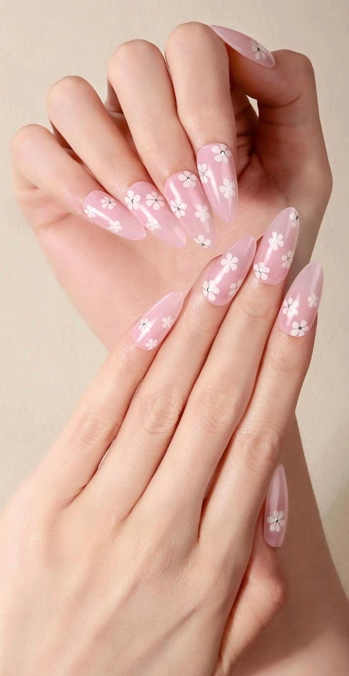 Delicate Daisy Gel Nail Polish Strips: No UV Light Needed.  Non-toxic easy to apply.